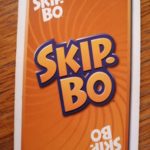 Der Skip-Bo (Joker) ist 18 x im Kartenspiel vorhanden.