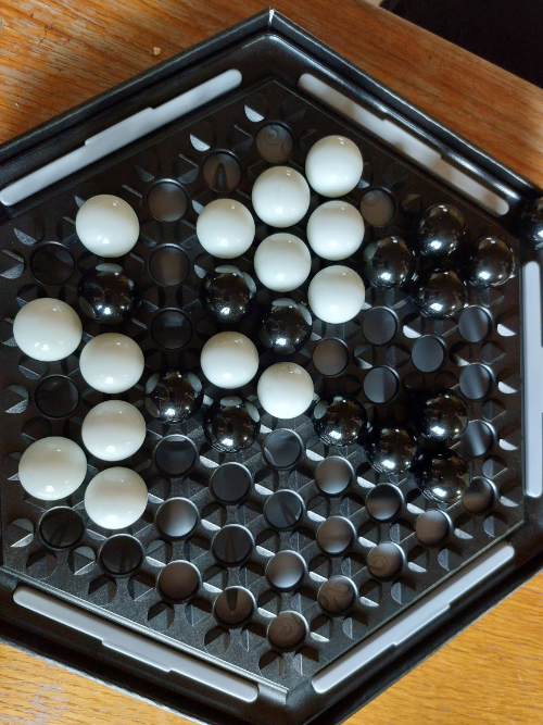 Abalone: Spielanleitung, Tipps & Bilder